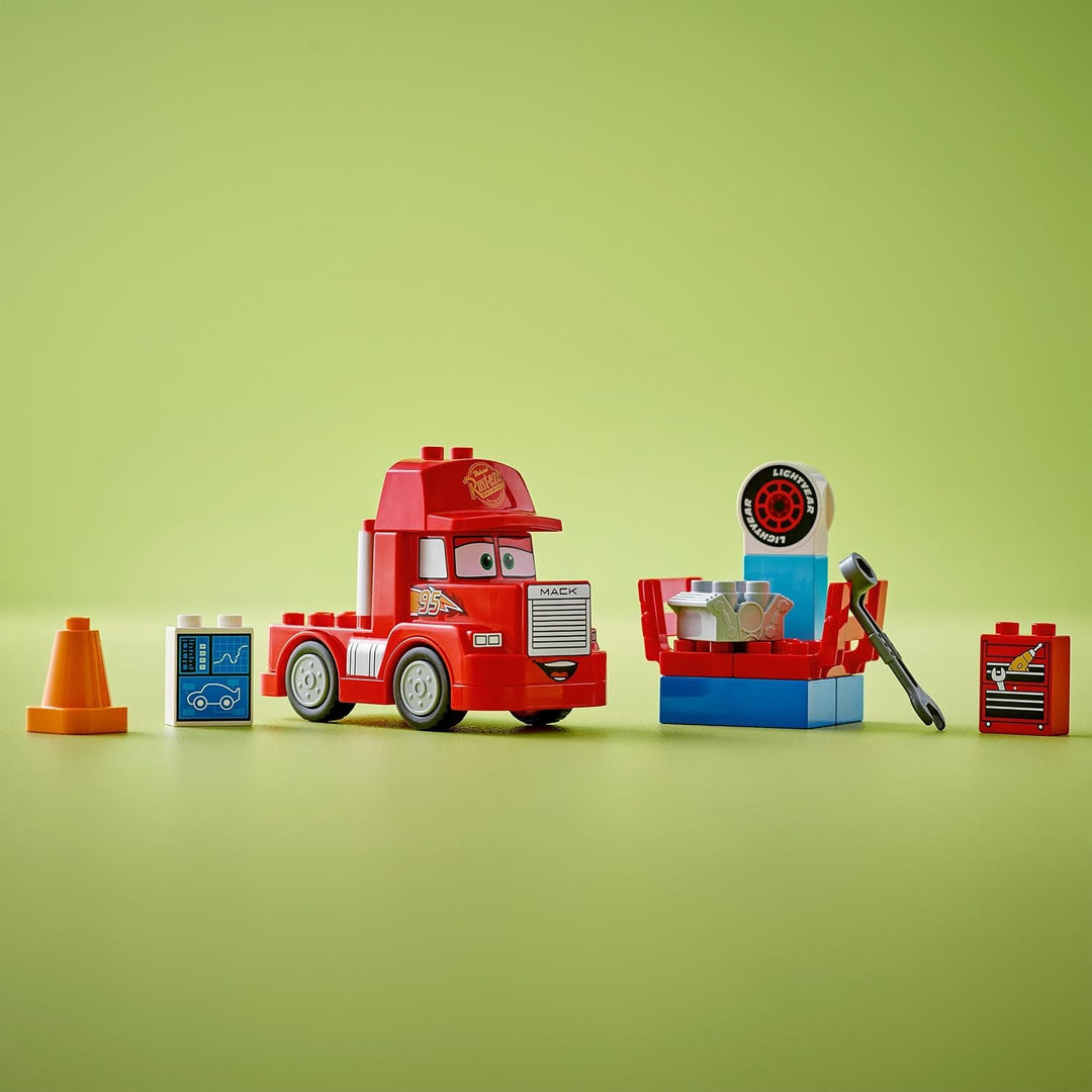 LEGO DUPLO | Disney and Pixar’s Cars Mack Truck beim Rennen, Auto-Set mit LKW-Spielzeug für Kleinkin