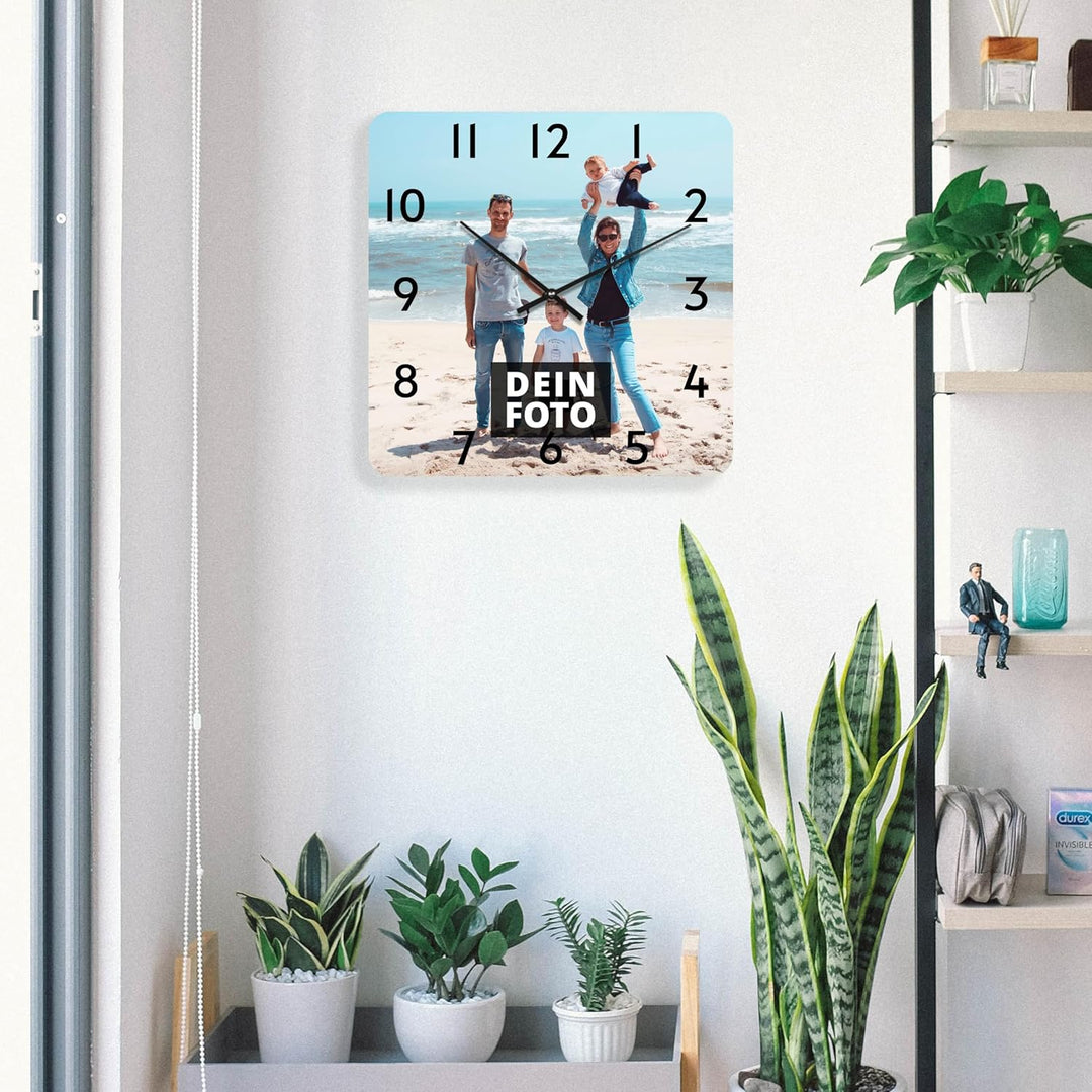 PhotoFancy® - Uhr mit Foto Bedrucken - Quadratische Fotouhr aus Kunststoff - Wanduhr mit eigenem Mot