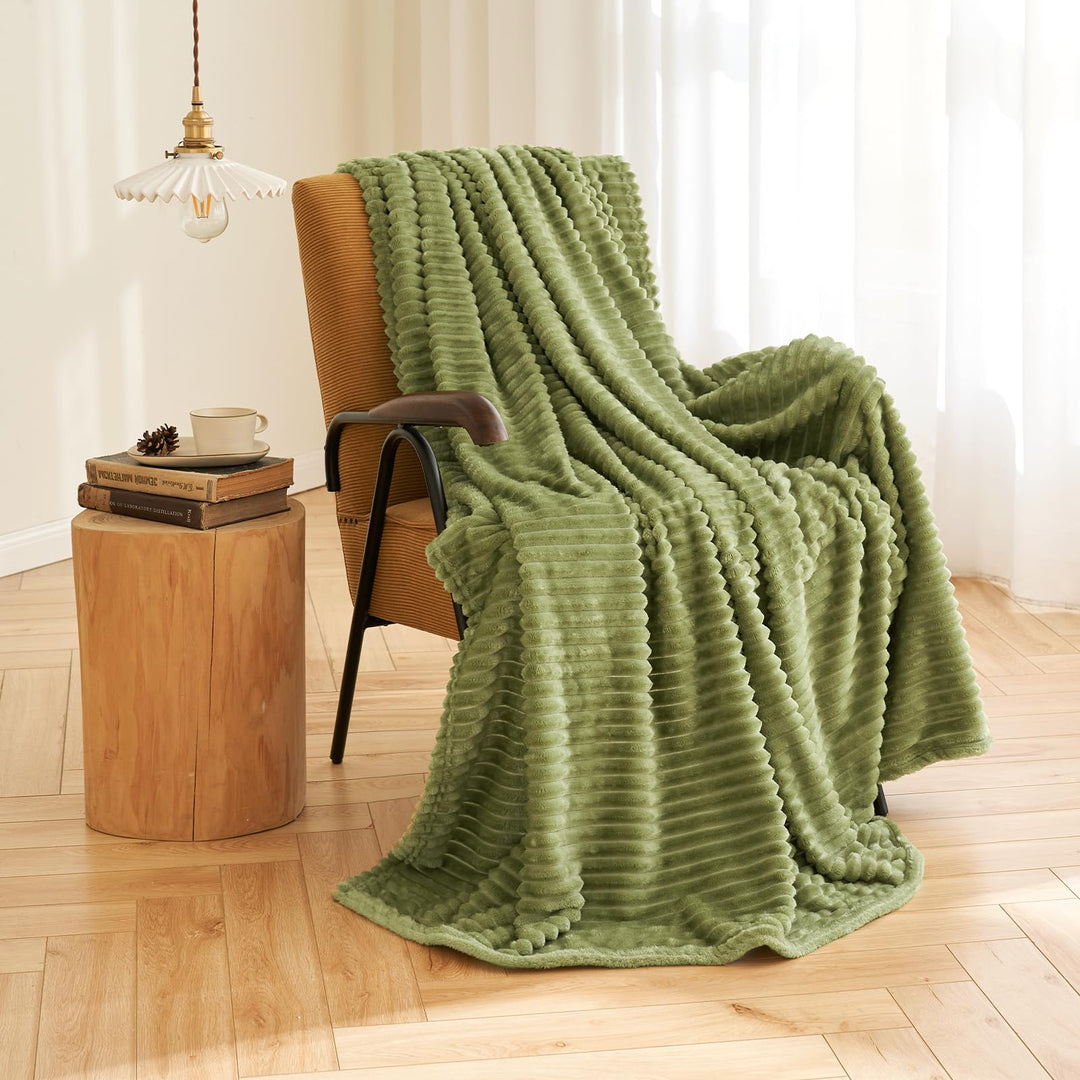 MIULEE Kuscheldecke Fleecedecke Flanell Decke Pompoms Einfarbig Wohndecken Couchdecke Flauschig Über