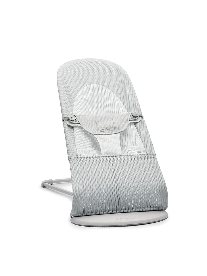 BabyBjörn Babywippe Balance Soft, Hellgrauer Rahmen, Netzstoff, Silber/Weiss