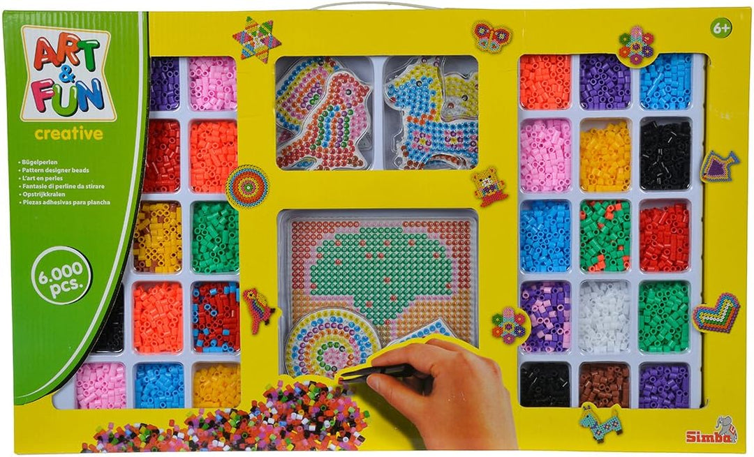 Simba 106374147 - Art & Fun Grosses Bügelperlenset, 6.000 Bügelperlen, 8 kleine und 1 grosse Steckpl