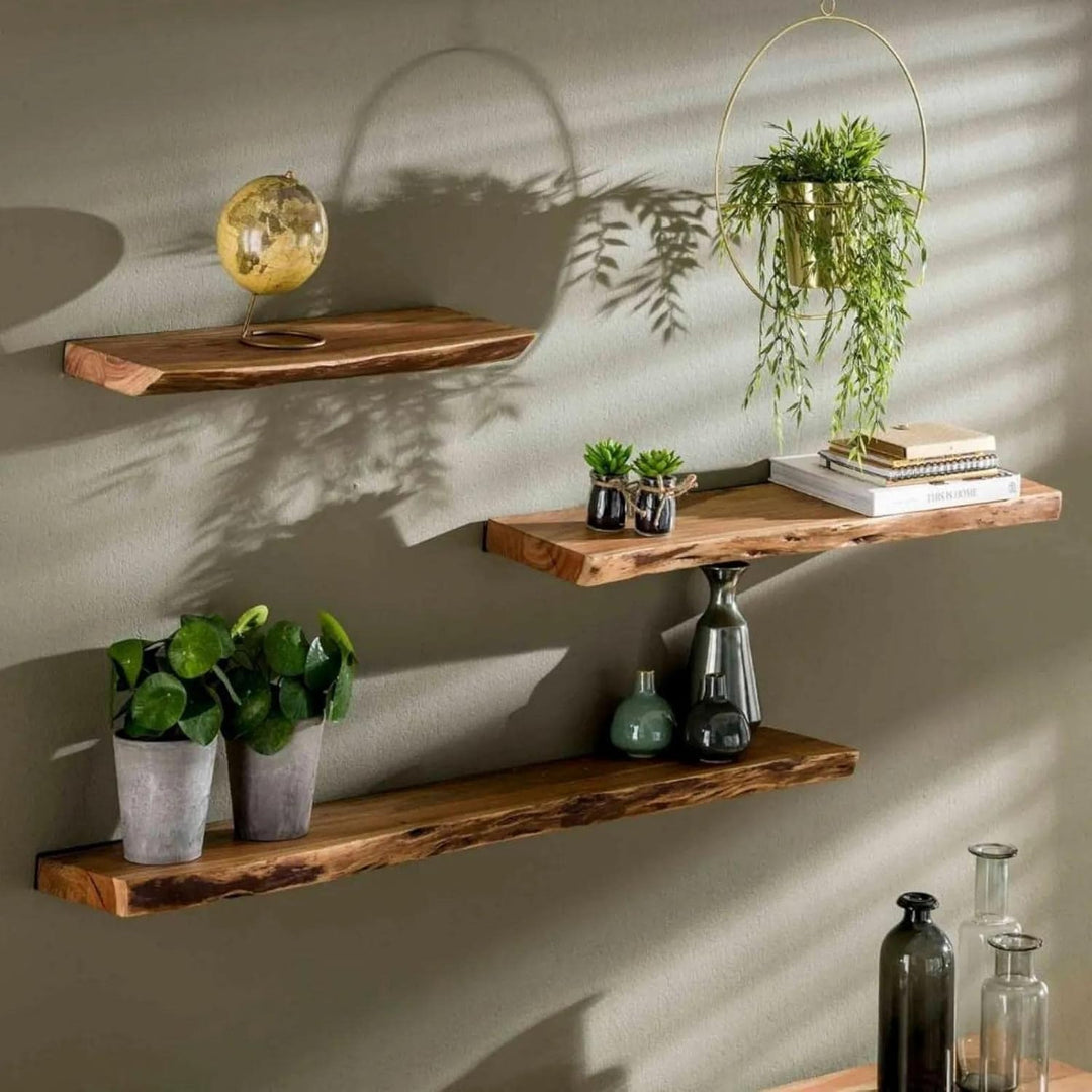 RINGO-Living Massivholz Schweberegal Baumkante in Natur-dunkel, Holzregal 60 cm breit, Landhaus Wand