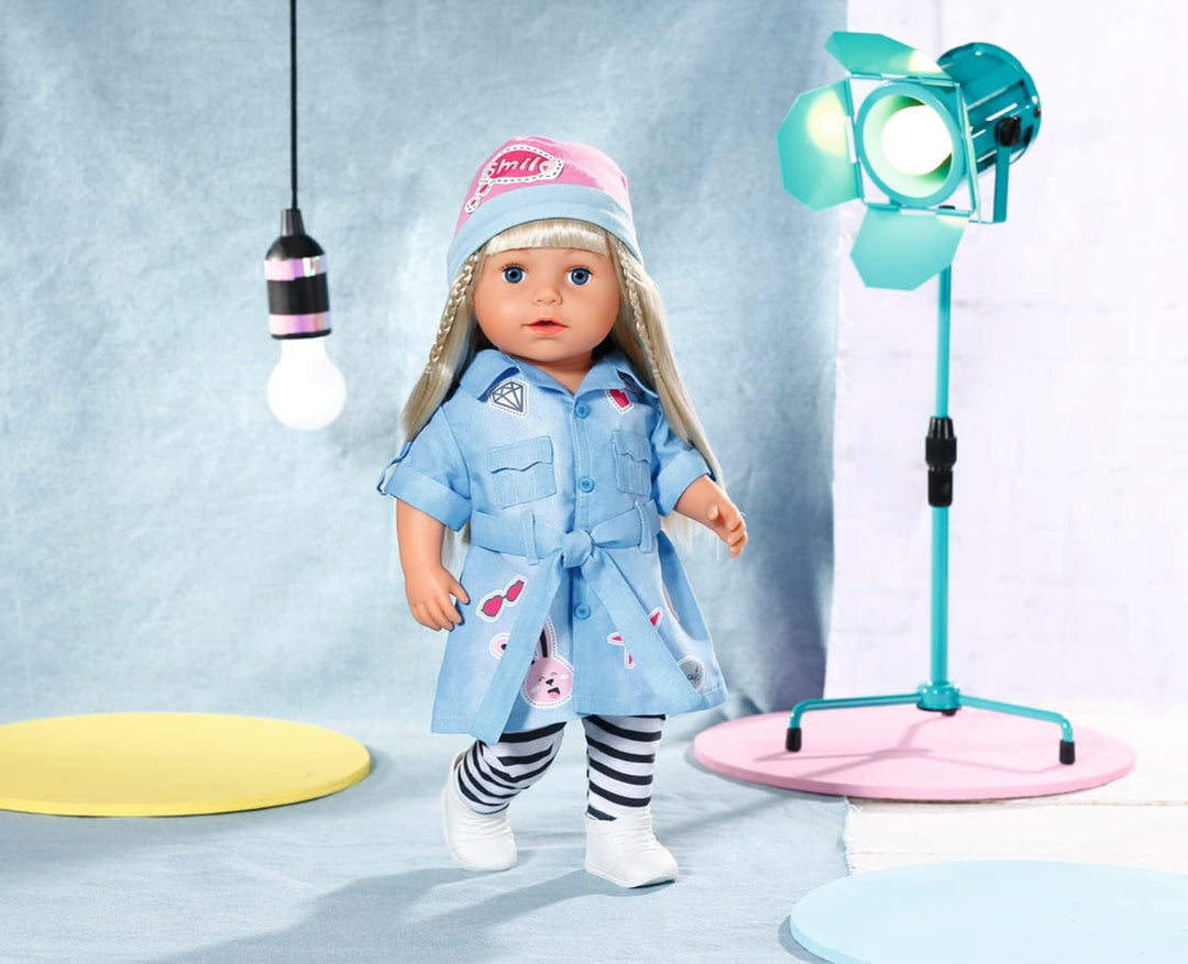 BABY born Deluxe Jeans Kleid, Puppenkleid mit gestreifter Leggings, rosa Mütze und Schunen für 43 cm