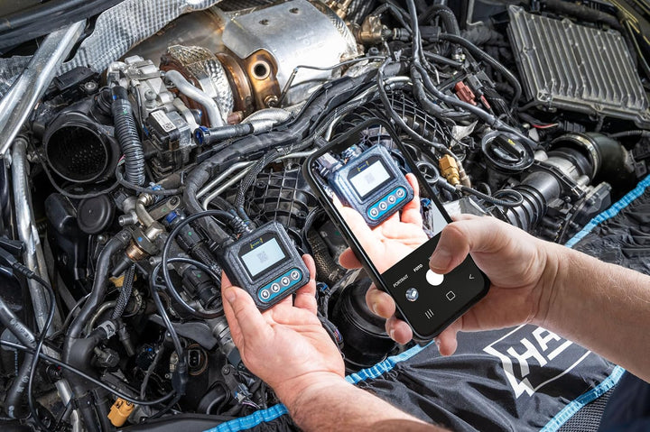 Hazet Batterietester 4650-6, für 12 V Fahrzeugbatterien, mit Polklemmen, Test und Analyse mit LCD Di