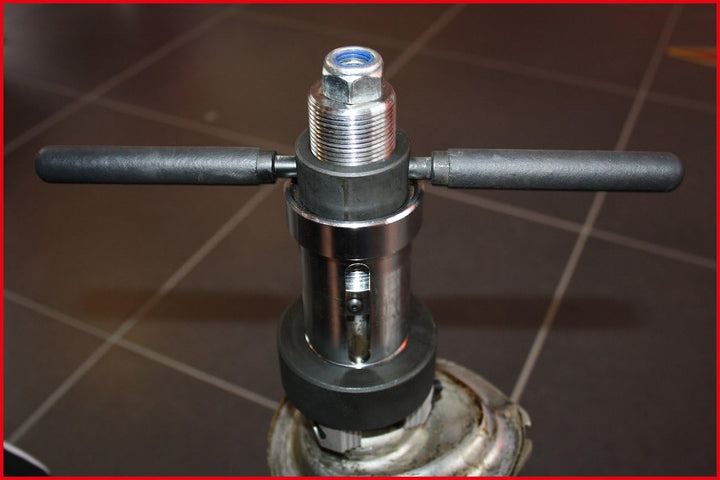 KS Tools 150.9545 Montagehilfe-Satz für Stossdämpfer mit Zuganschlagfeder, 7-teilig