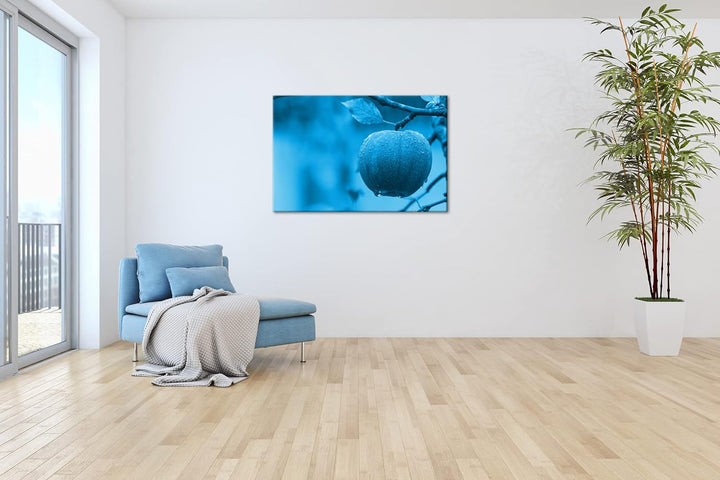 deyoli feuchter Apfel am Baum Format 100x70 Effekt: Monocrome Blau als Leinwandbild, Motiv fertig ge