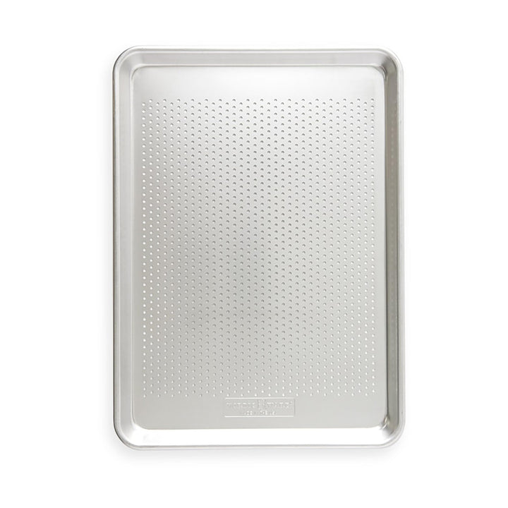 Nordic Ware Perforiertes Knusprbrett-Blech 1-Pack Halbes Blatt, 1-Pack Halbes Blatt