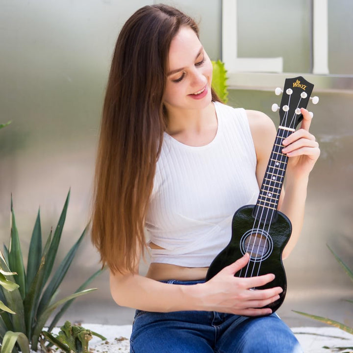 Winzz Sopran Ukulele Starter Kit für Anfänger mit Tasche, Clip-On Tuner, Zusätzlichen Saiten, Gurt,