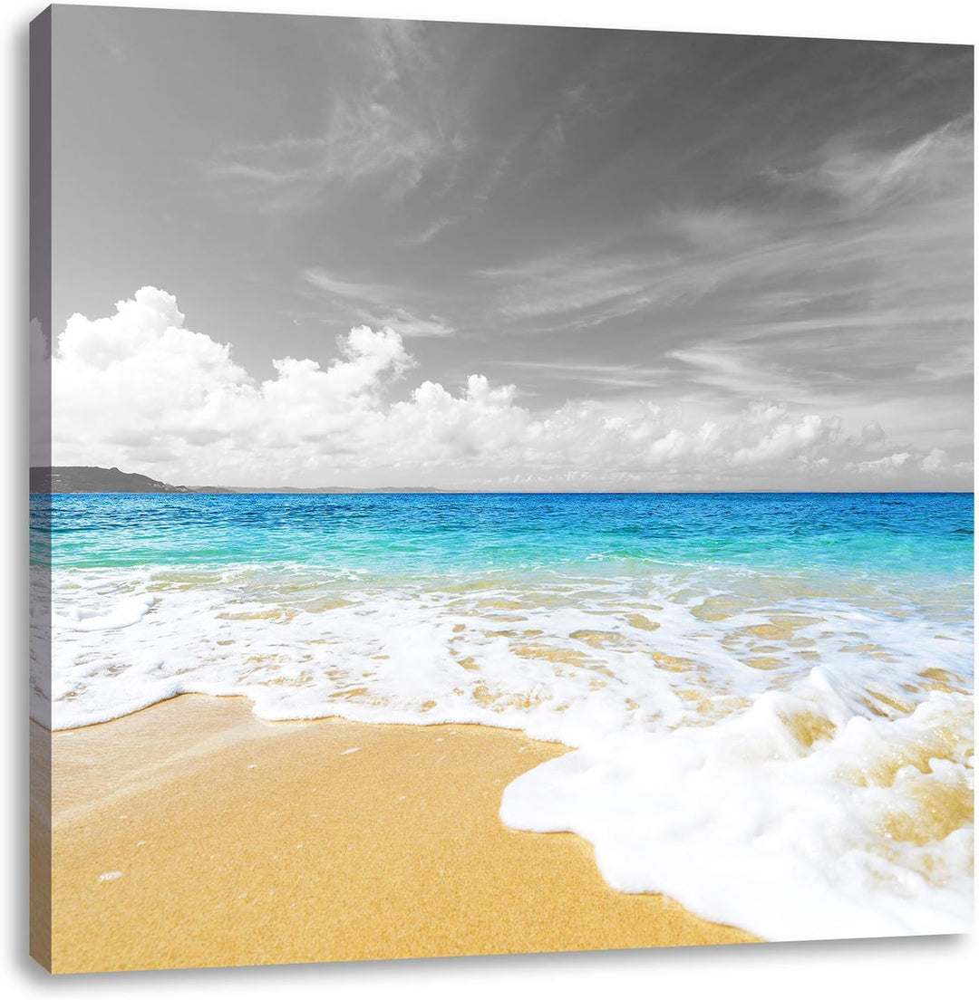 Pixxprint Sandstrand mit Welle bei azurblauen Himmel schwarz/weiss, Format: 70x70 als Leinwandbild,