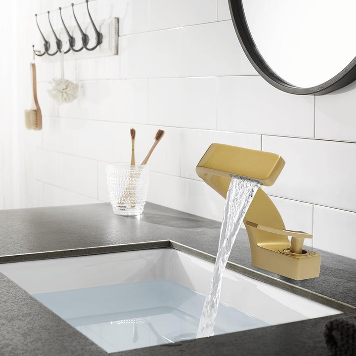 SABUIDDS Waschtischarmatur Einhandmischer Gold, Wasserfall Bad Armatur, Wasserhahn Bad aus Kupfer, M
