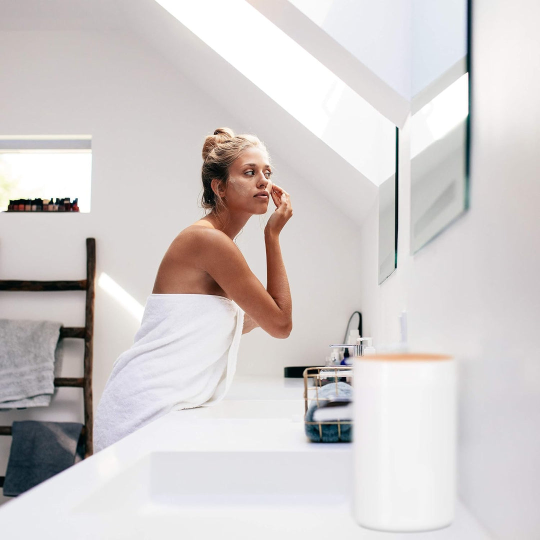 Relaxdays Kosmetikeimer, Bambus Schwingdeckel, moderner Bad Mülleimer, Kunststoff, 5,5 L, H, B x D: