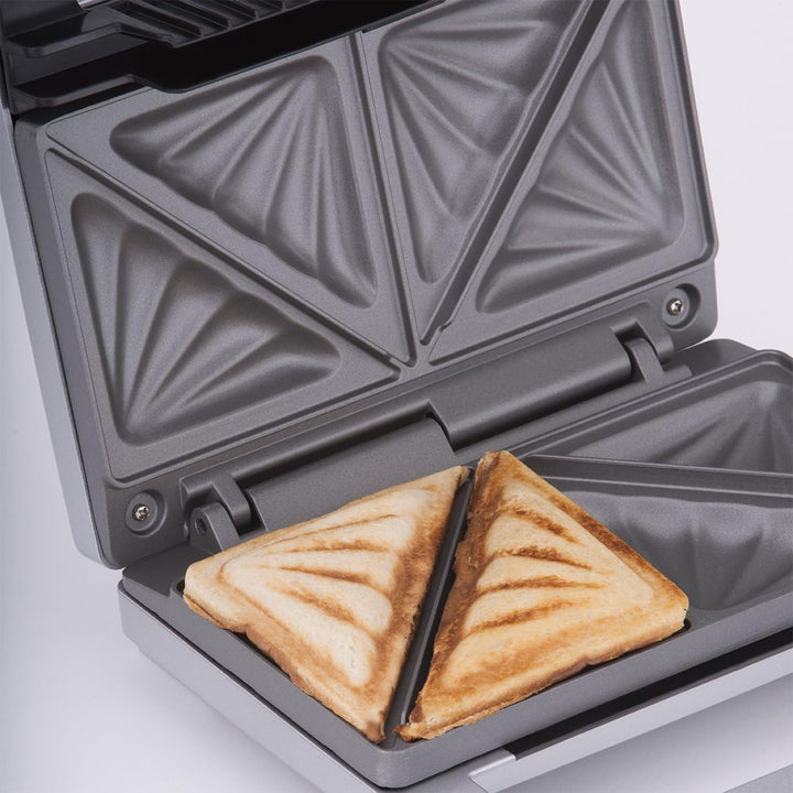 Cloer 6219 Sandwichmaker, 900 W für 2 diagonal geteilte Toasts, optische Fertigmeldung, silber Silbe