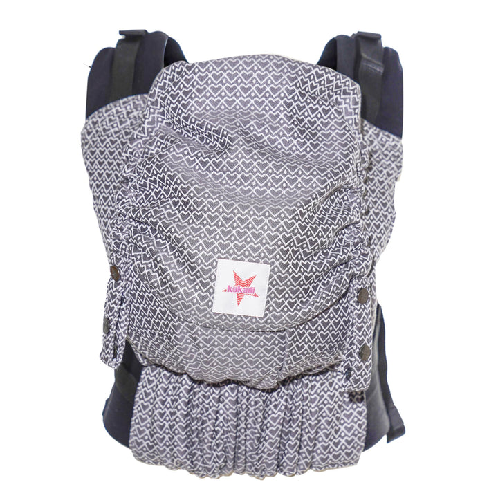 KOKADI Babytrage Flip Heart2Heart Stone (Babysize) – Ergonomisch & sicher, handgefertigt aus 100% Bi