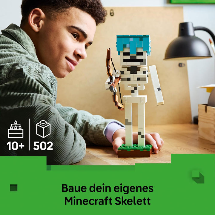 LEGO Minecraft Das Skelett - Mob Figur mit Diamanthelm, Bogen und Pfeil sowie Grasbasis als Zimmerde