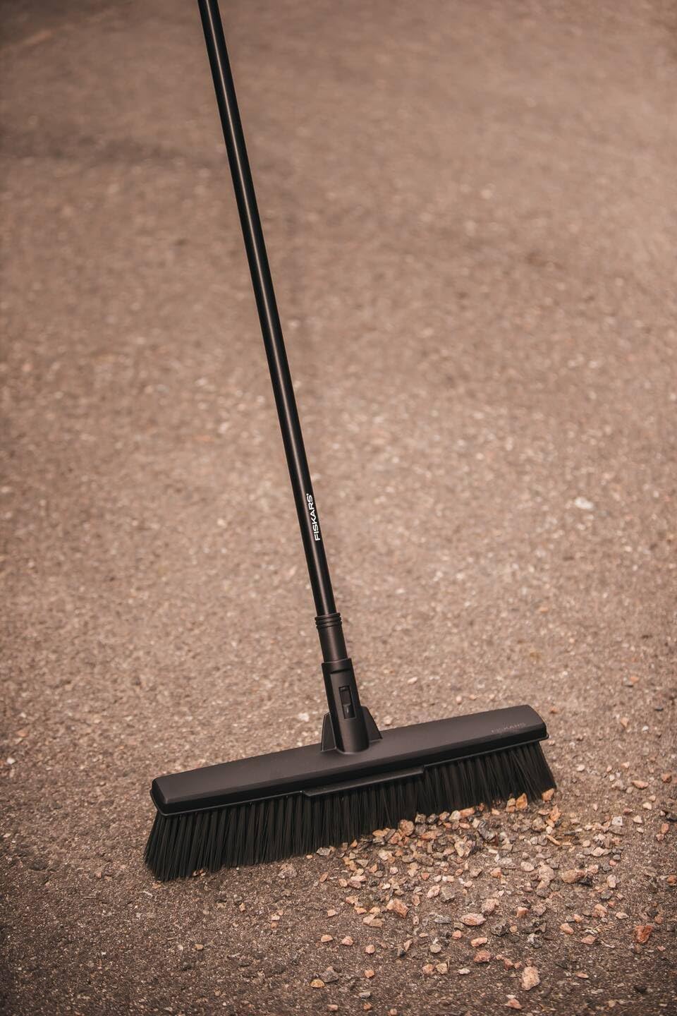 Fiskars Allzweckbesen-Kopf mit Powerclean-Borsten, Breite: 47 cm, L, Kunststoff, Schwarz, Solid, 102