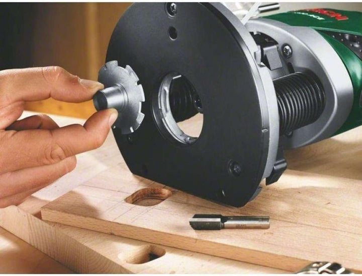 Bosch DIY Oberfräse POF 1400 ACE, Absaugadapter, Gabelschlüssel, Kopierhülse, Nutfräser, Parallelans