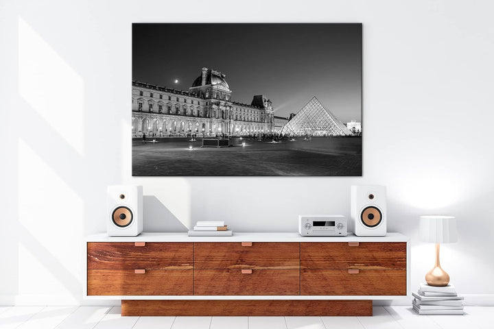 deyoli Museums Pyramide in Paris Effekt: Schwarz&Weiss Format: 80x60 als Leinwandbild, Motiv fertig