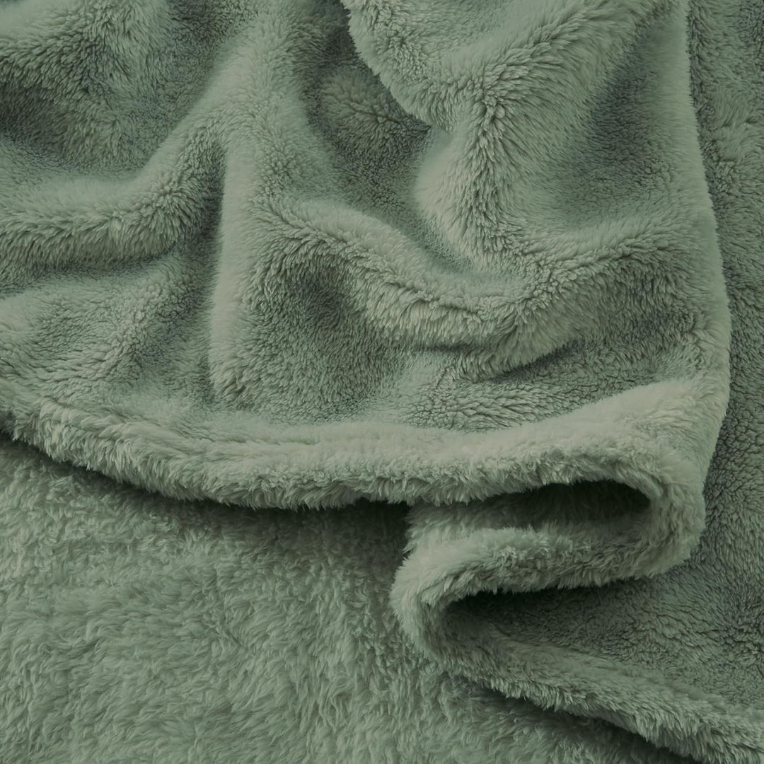 Erwin Müller Teddy-Fleece-Wohndecke Salerno, Fleece-Decke, Kuscheldecke Pistazie Grösse 130x170 cm -