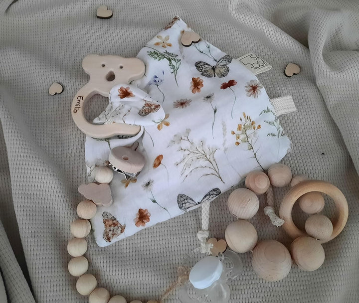 Sarosa Knistertuch aus Musselin mit personalisiertem Greifling | Geschenke zur Geburt Taufe | Namens