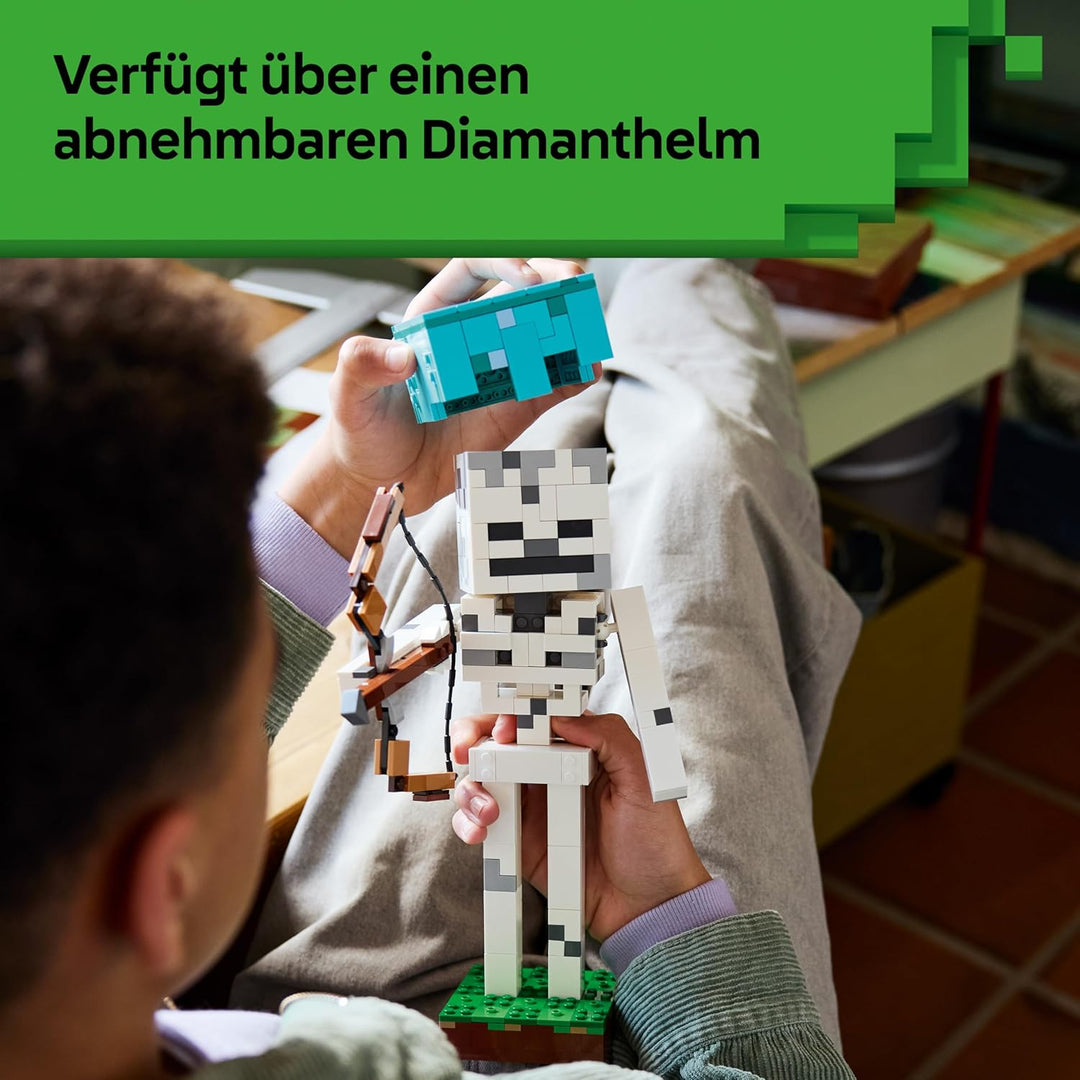 LEGO Minecraft Das Skelett - Mob Figur mit Diamanthelm, Bogen und Pfeil sowie Grasbasis als Zimmerde