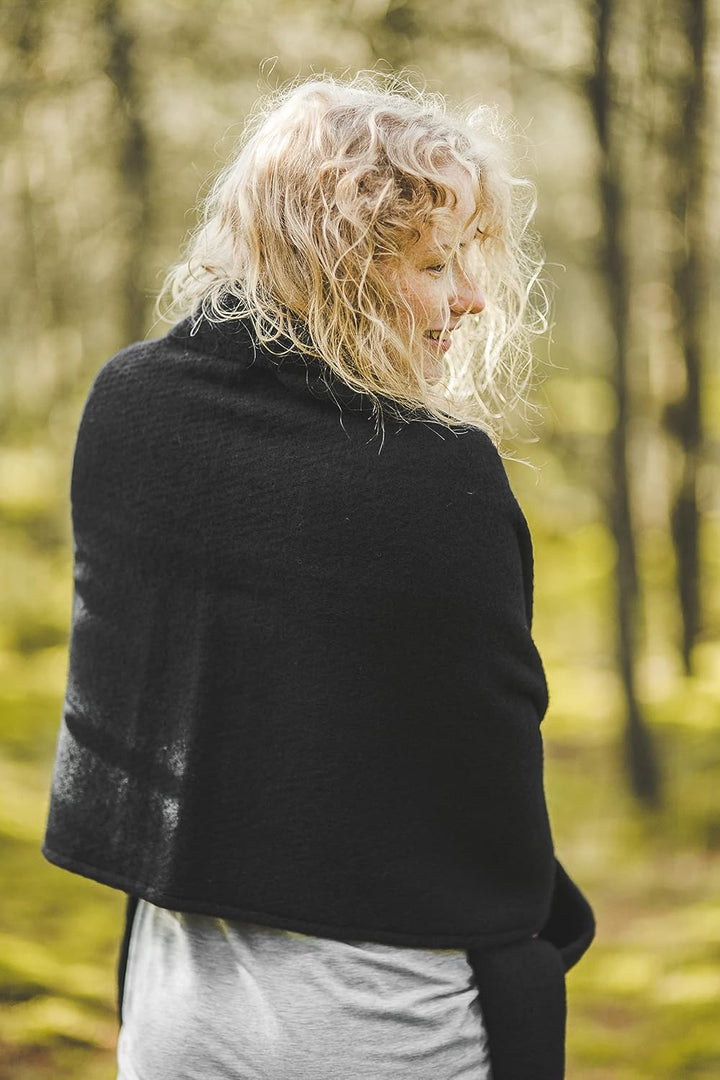 Damen Schal Schultertuch aus 100% Wolle mit Taschen - Poncho Stola 65x180cm + Fransen Tuch &amp; Umschla
