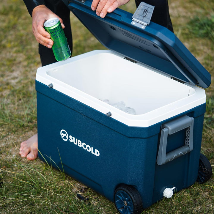 Subcold MOBI Rollkühlbox - Isolierte Kühlbox auf Rollen mit Griffen und Ablauf | Eiskühler für Reise