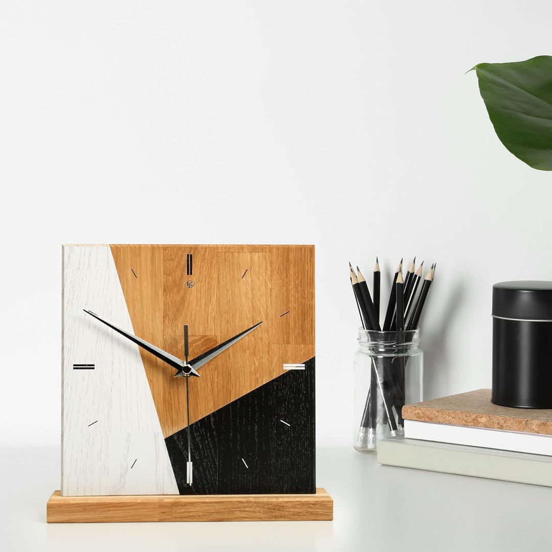 Kreative Feder Designer-STANDUHR „Triangle“ aus Massivholz – analoge TISCHUHR ohne Tickgeräusche (le
