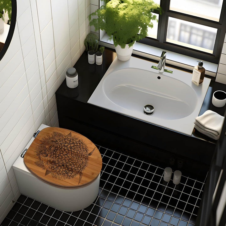 banjado® Hochwertig gravierter Design WC Sitz Bambus Absenkautomatik Kugelfisch/Toilettendeckel mit