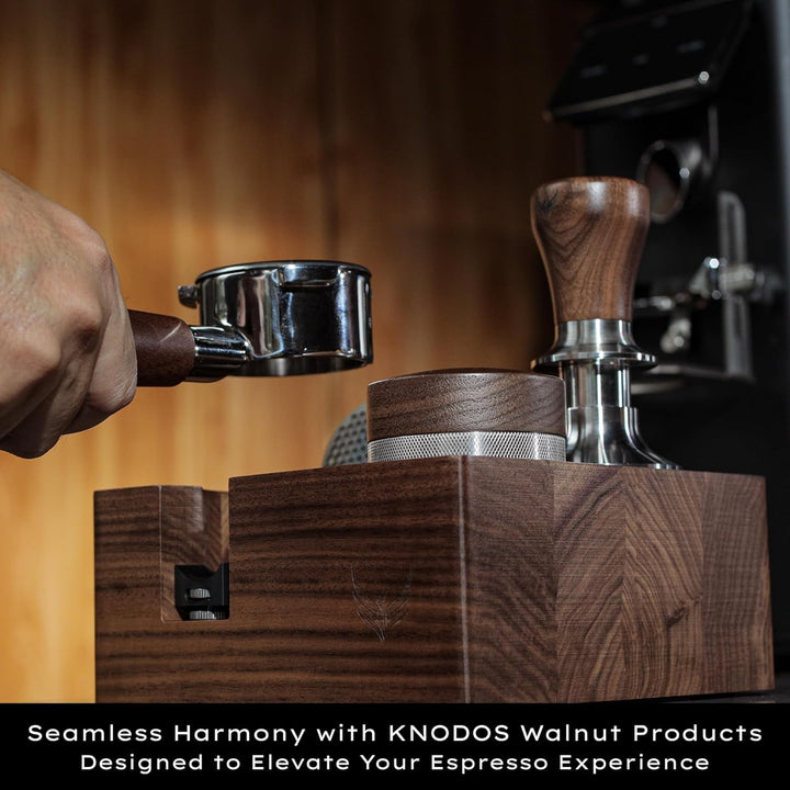 Tamperstation 58mm aus Walnussholz – Siebträger-Halter & Tamper-Ablage mit Dosiertrichter-Schlitz, P