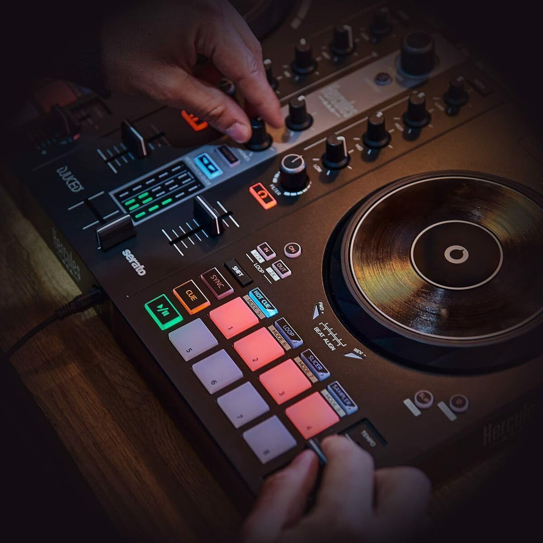 Hercules DJControl Inpulse 300 MK2 – USB-DJ-Controller – 2 Decks mit 16 Pads und eingebauter Soundka