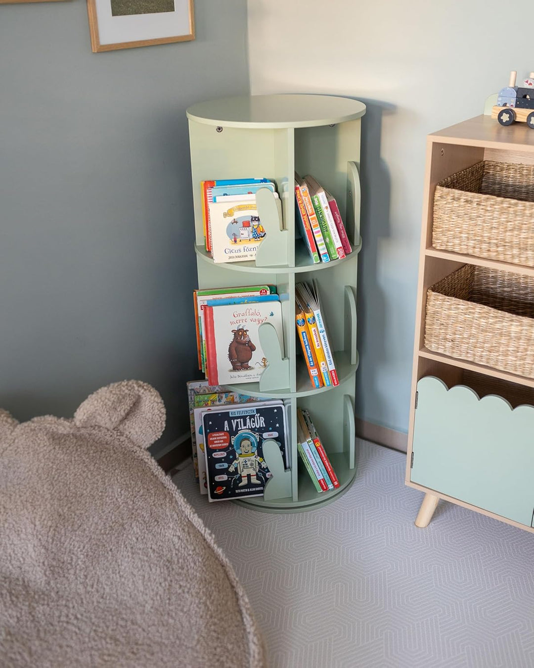 Beliani Drehbares 3-Ebenen-Bücherregal MDF Kinderzimmer Hasenmotiv Hellgrün Caney