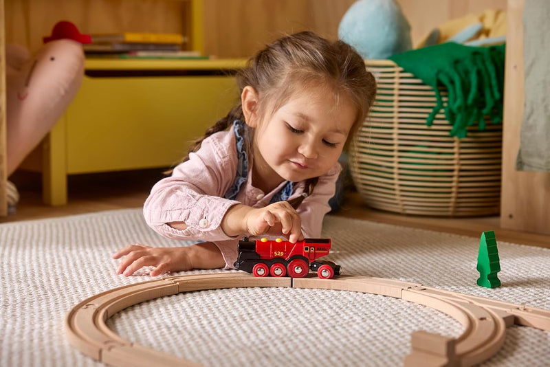 BRIO World 33592 Rote Lola elektrische Lok - Batterie-Lokomotive mit Licht & Sound - Kleinkinderspie