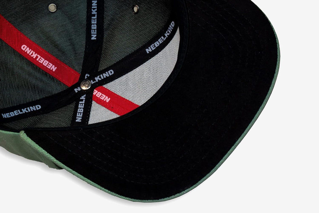 Nebelkind Snapback Cap Iconic Olivgrün Gemälde Ikone mit Sturmmaske Grössenverstellbar Unisex One Si