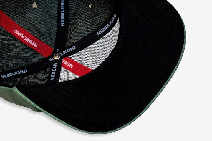 Nebelkind Snapback Cap Iconic Olivgrün Gemälde Ikone mit Sturmmaske Grössenverstellbar Unisex One Si