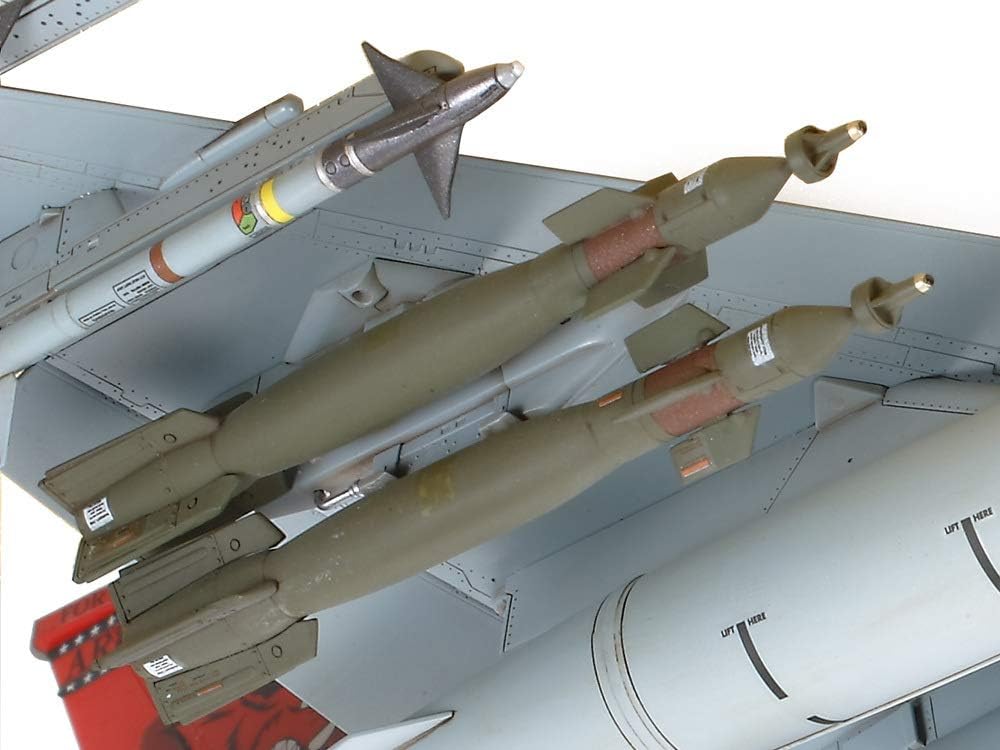 TAMIYA TMYTAM61101 300061101 - 0.075 Lockheed Martin F-16C Block 25/32