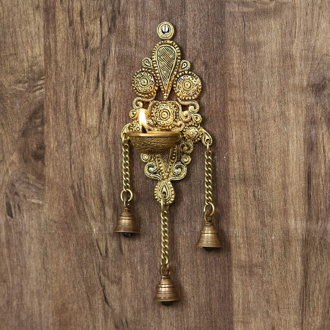 eCraftIndia Dekorative Wanddekoration aus Messing, Antik-Finish, handgefertigt, mit Glöckchen