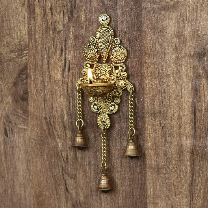 eCraftIndia Dekorative Wanddekoration aus Messing, Antik-Finish, handgefertigt, mit Glöckchen