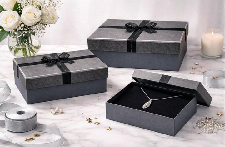 Emartbuy Set mit 3 starren Geschenkboxen, dunkelgraue Box mit dunkelgrauem Deckel, innen braun und d