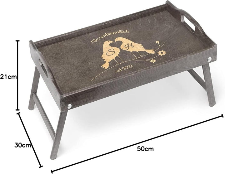Maverton Betttablett mit Gravur - für Zwei - Sofatisch mit Griffen - klappbar - erhöhter Rand - Gesc