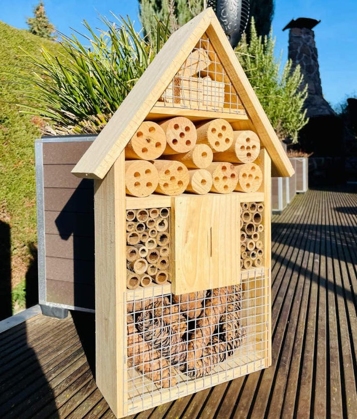 DARLUX Holz Umweltfreundliches Insektenhotel M Wildbienen-Nisthilfe 49x24x8 cm (HxBxT) Insektenhaus,