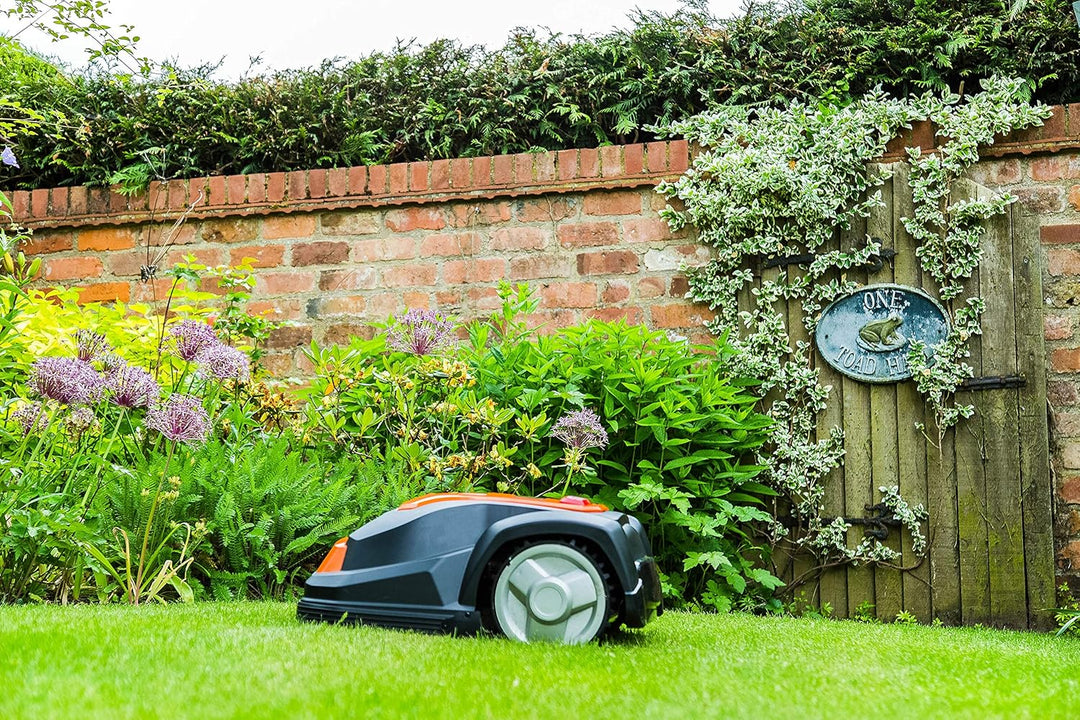 Yard Force Mähroboter SA650ECO, geeignet für Rasenflächen bis zu 650 qm, Kantenschneide-Funktion und