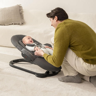 Stokke Steps Wippe, Herringbone Grey/Gestell in White - Für Babys von 0-6 Monaten - Ermöglicht selbs