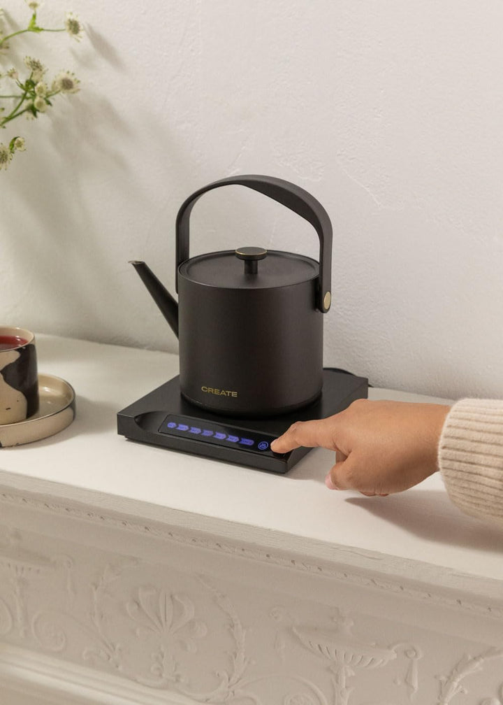 CREATE/HATTORI STUDIO/Elektrischer Wasserkocher 0,5L Schwarz/Warmhalten, Sicherheitssystem, Thermost