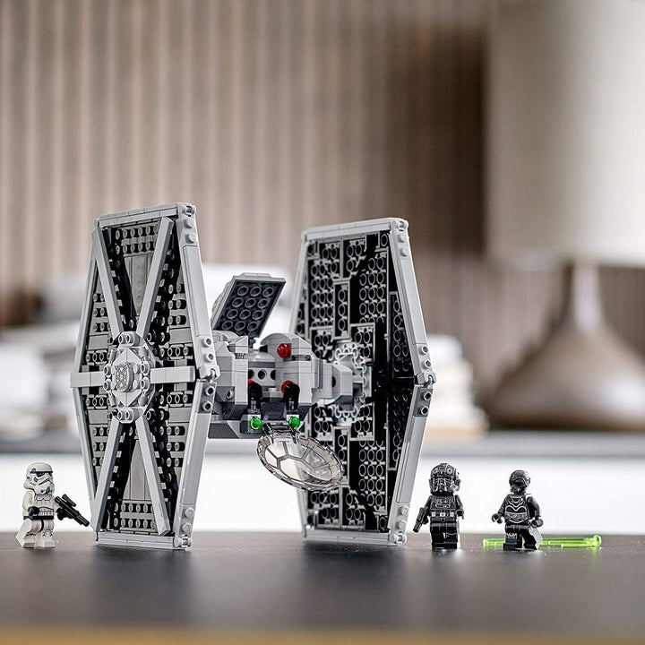 LEGO 75300 Star Wars Imperial TIE Fighter Spielzeug mit Sturmtruppler und Piloten als Minifiguren au