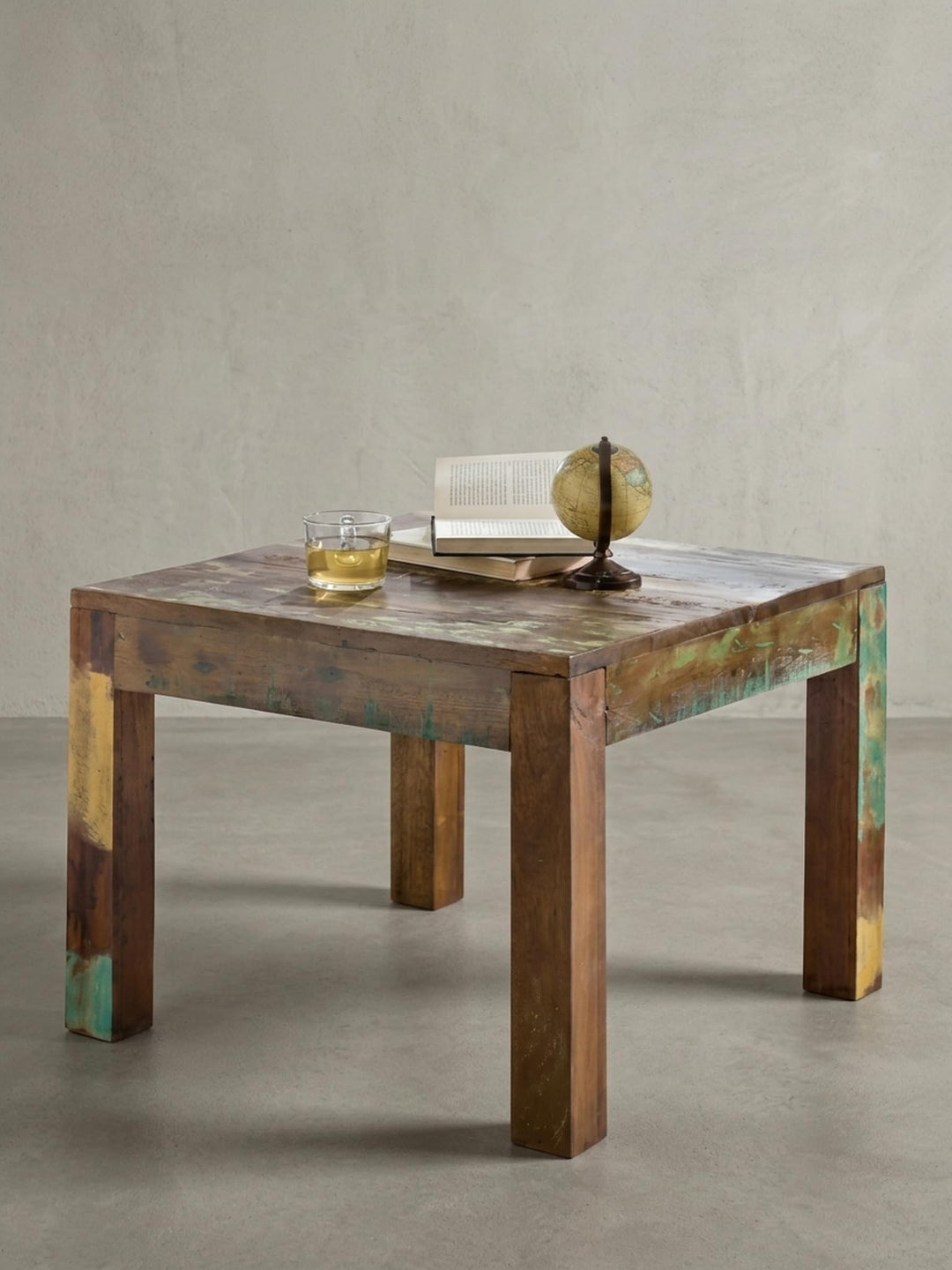 KADIMA DESIGN Rustikaler Couchtisch: Recyceltes Mango-Holz, Shabby-Chic-Design, robust, Klarlack-Bes