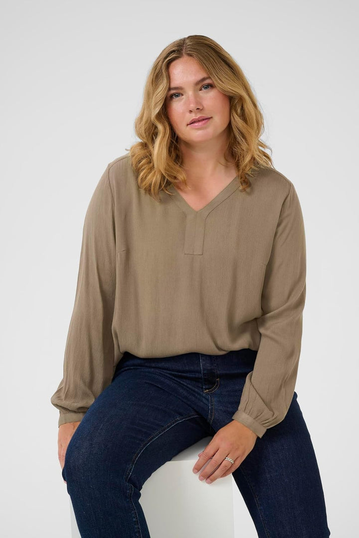 KAFFE Curve Damen Kaffe Curve Plus-Size Damenbluse, Lange Ärmel, V-Neck, Regular Fit Rounded Hem Blu