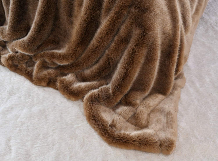Wohnen & Accessoires GmbH & Co. KG Edelste Premium Felldecke aus Webpelz Topas 150x200cm (100