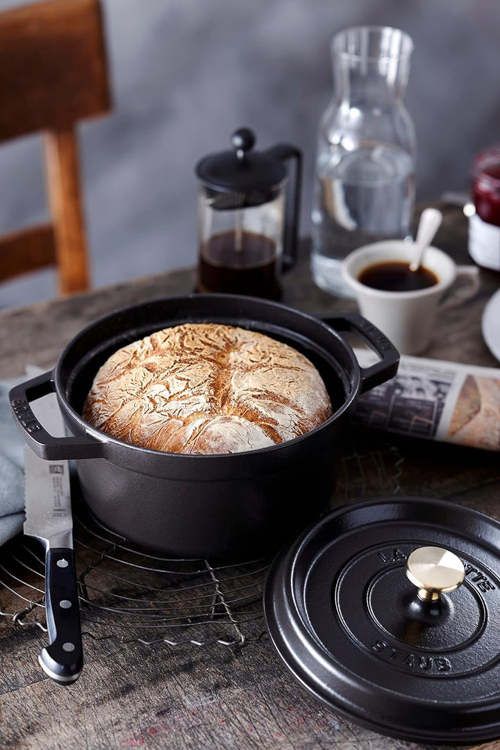 STAUB Gusseisen Bräter/Cocotte, Rund 28 cm, 6,7 L, Aromaregen Funktion, Für alle Herdarten geeignet,