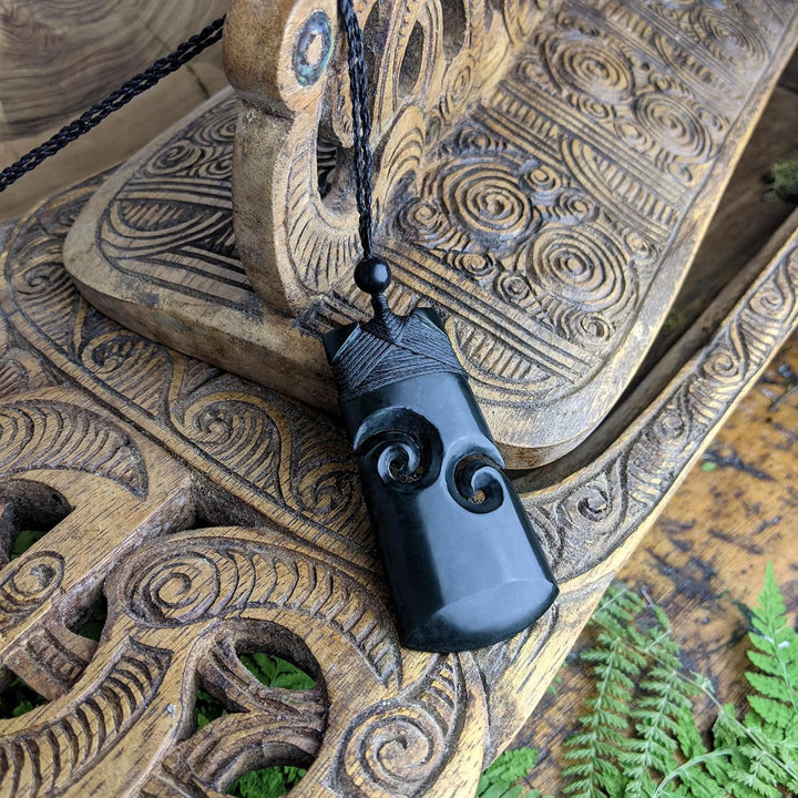 81stgeneration Anhänger Halskette Maori Toki Geschnitzte Schwarze Nephrit-Jade für Herren und Damen