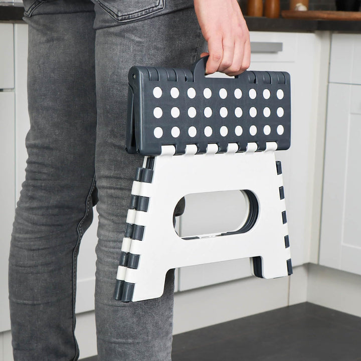 com-four® Klapptritt mit Gumminoppen - Rutschfester Klapphocker - Faltbarer Tritthocker - tragbare A